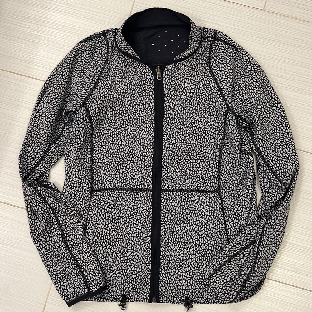 🍋Rare find, reversible Lululemon light jacket